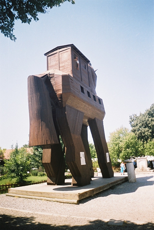 F0008
